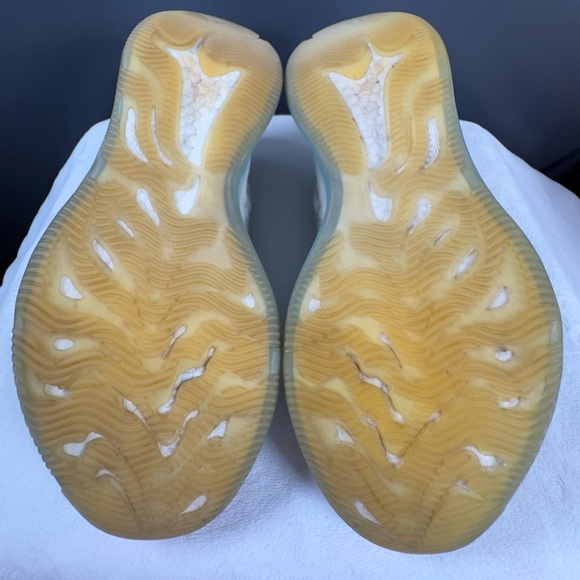 Yeezy Boost 380 Alien Blue | Size 11 - Picture 15 of 16